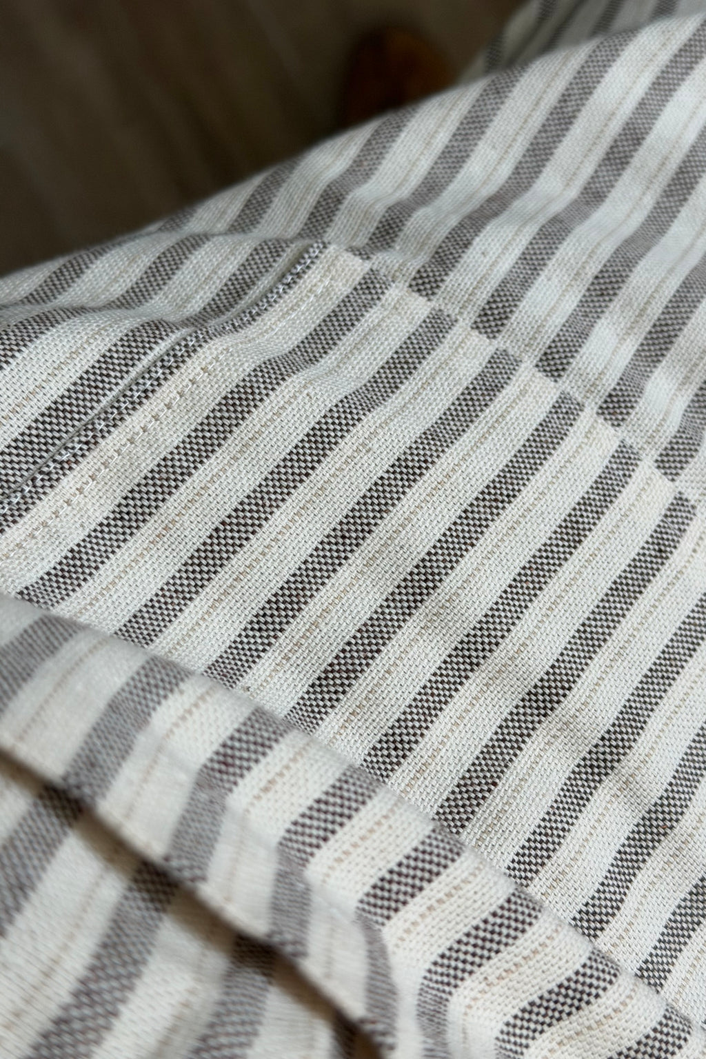 Pantalón stripes gris
