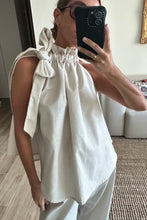 Cargar imagen en el visor de la galería, Top ruffle sand