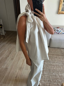 Top ruffle sand