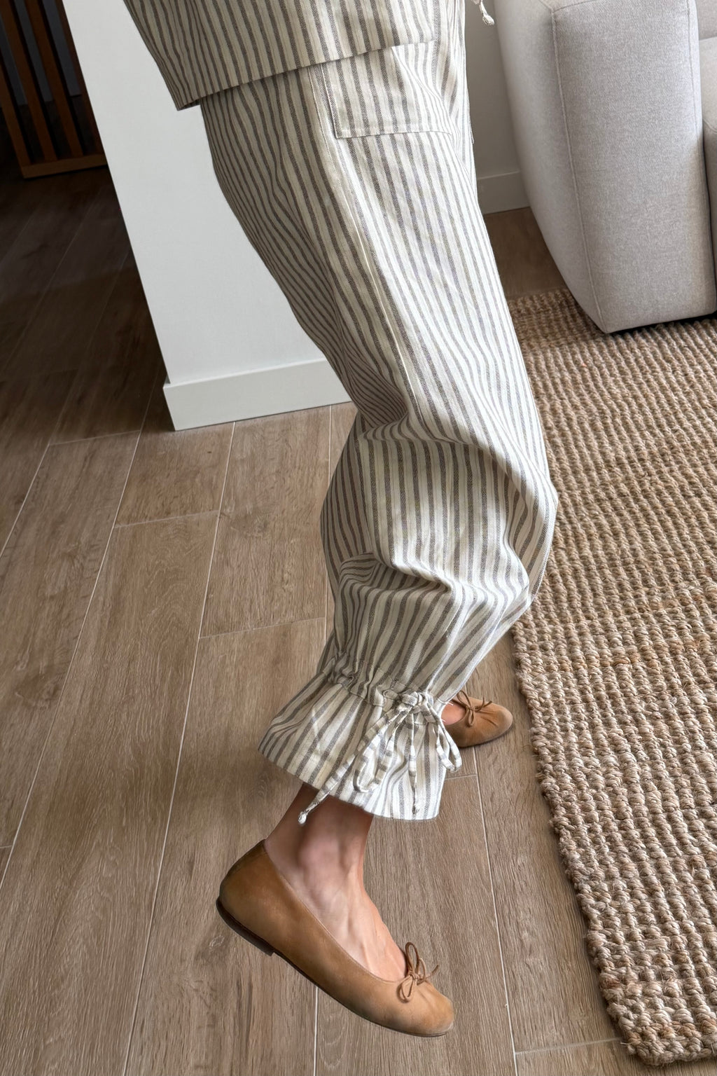 Pantalón stripes gris
