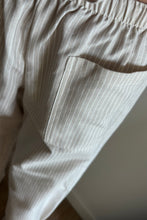 Cargar imagen en el visor de la galería, Pantalón rayas sand
