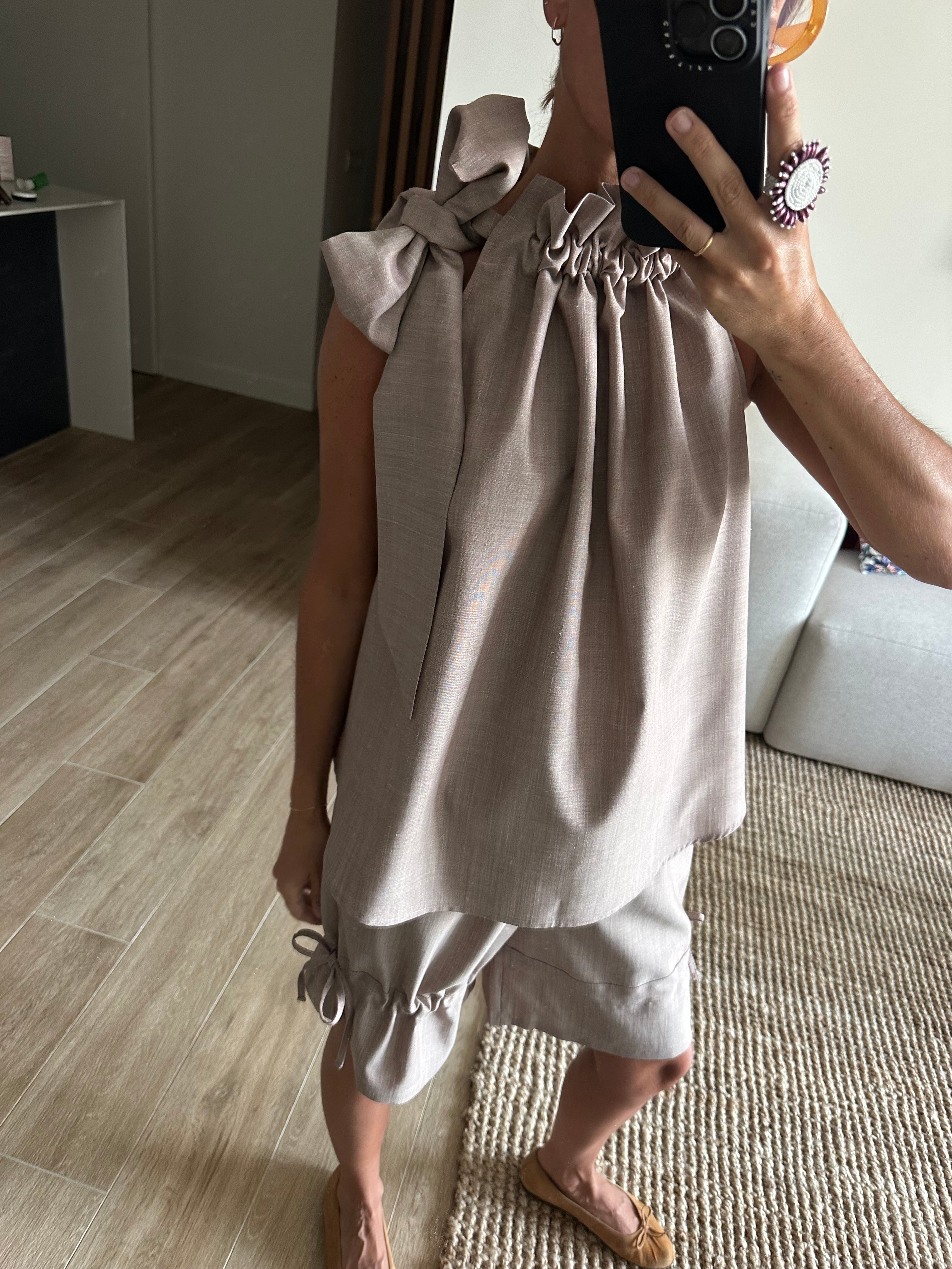 Ruffle rose top