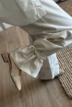Cargar imagen en el visor de la galería, Pantalón rayas sand