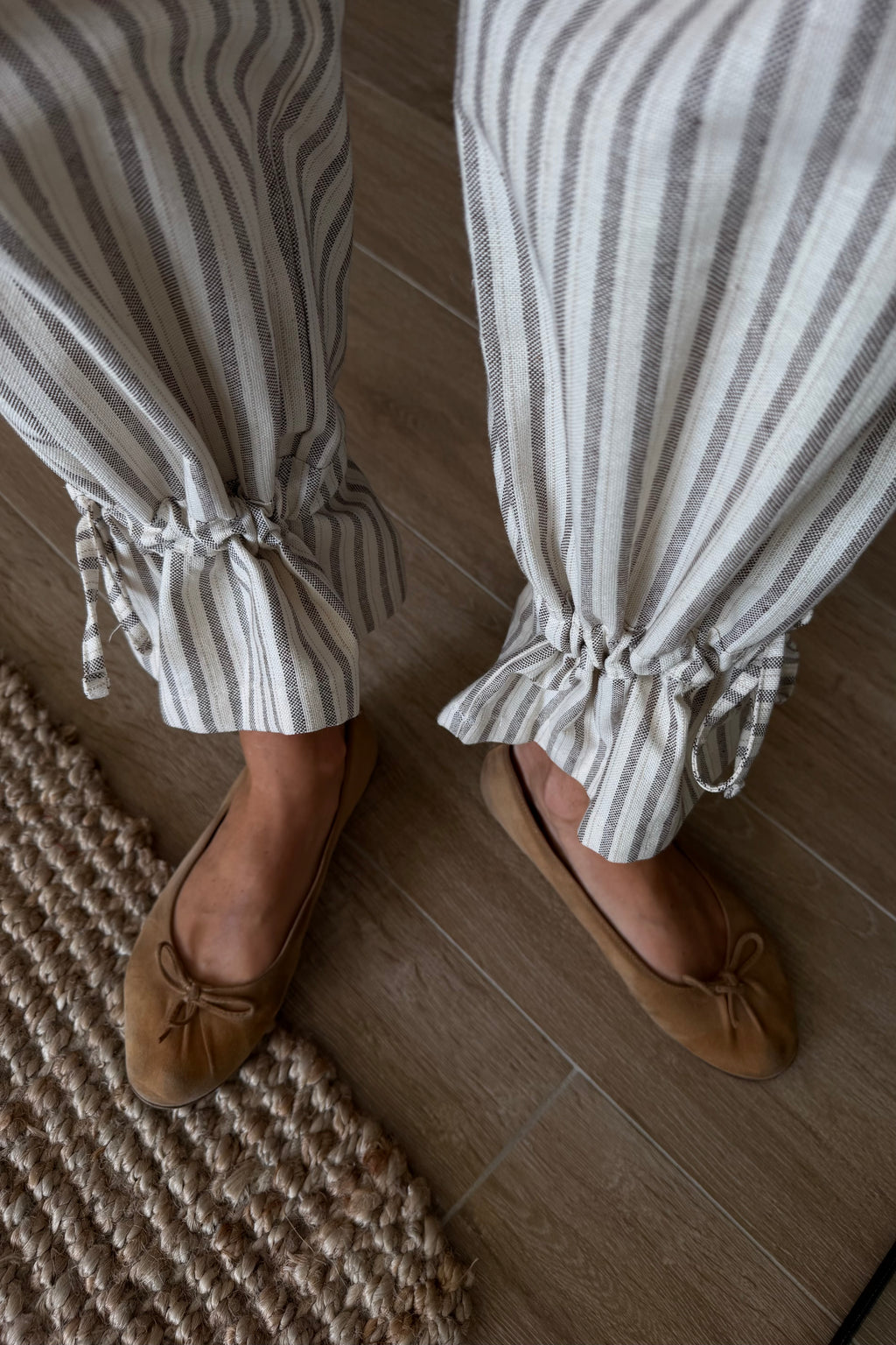 Pantalón stripes gris