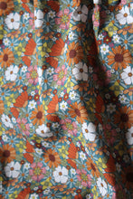 Cargar imagen en el visor de la galería, Asymmetric flower power top